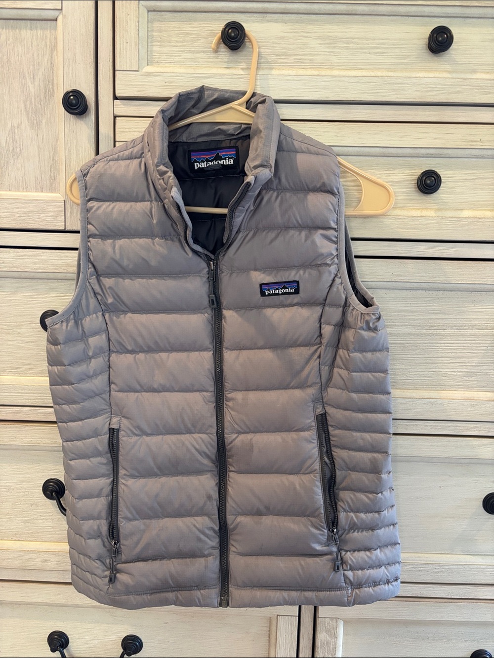 Patagonia Quilted Sleeveless Vest in Light Gray